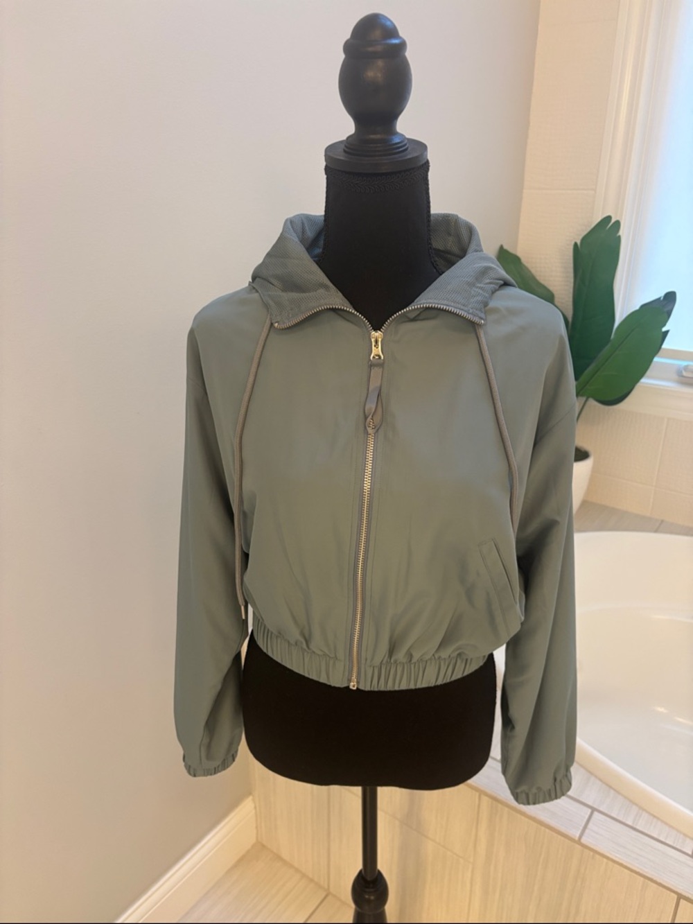 Forever 21 Sage Green Hooded Zip-Up Windbreaker Jacket - Picture 2 of 10
